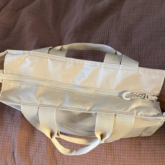 BEIS Cream Carry All Sport Bag - Picture 4 of 10